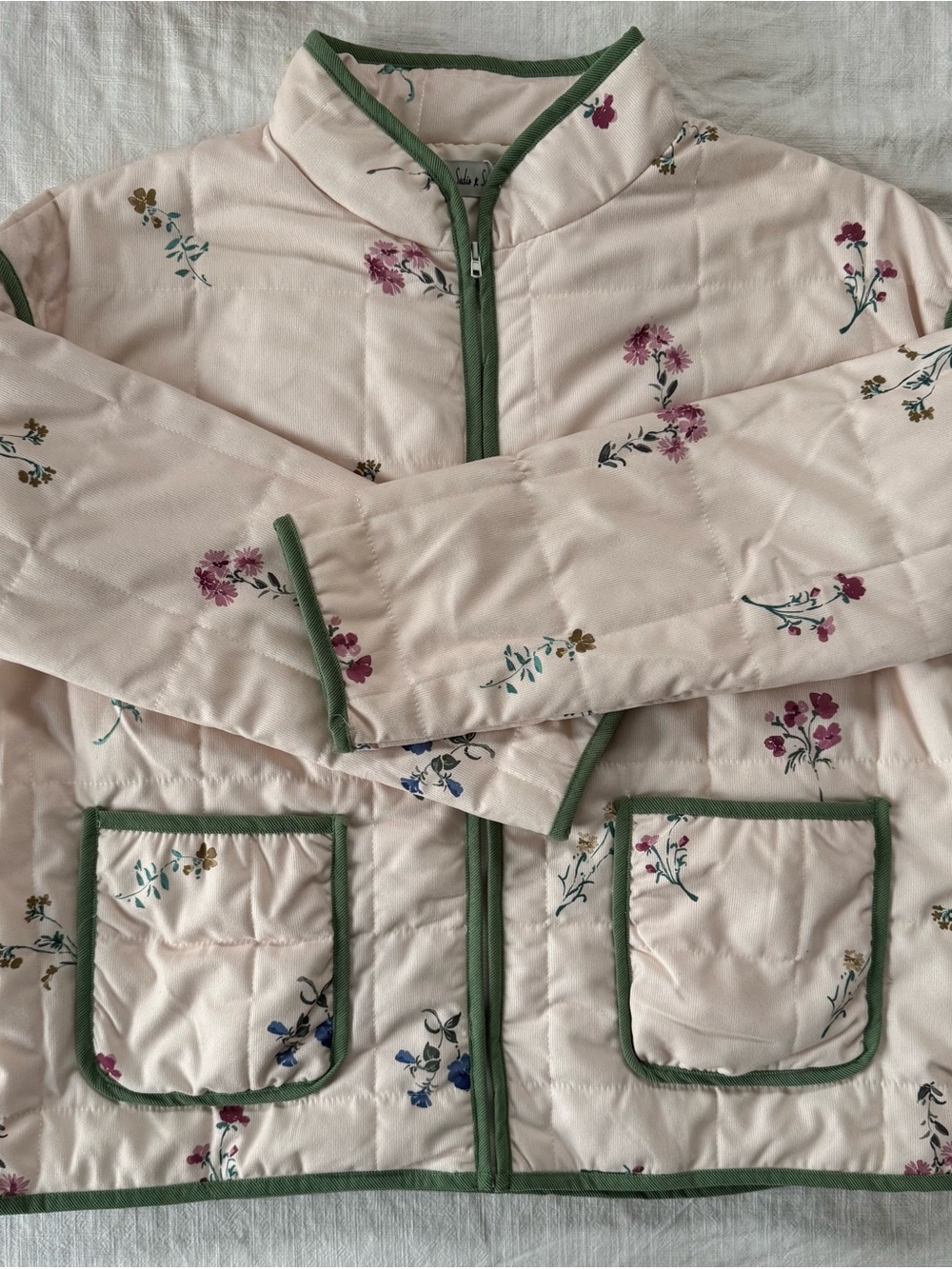 💚🌸 sadie & sage floral quilted zip up jacket - NWT - cream with green piping 🌸💚